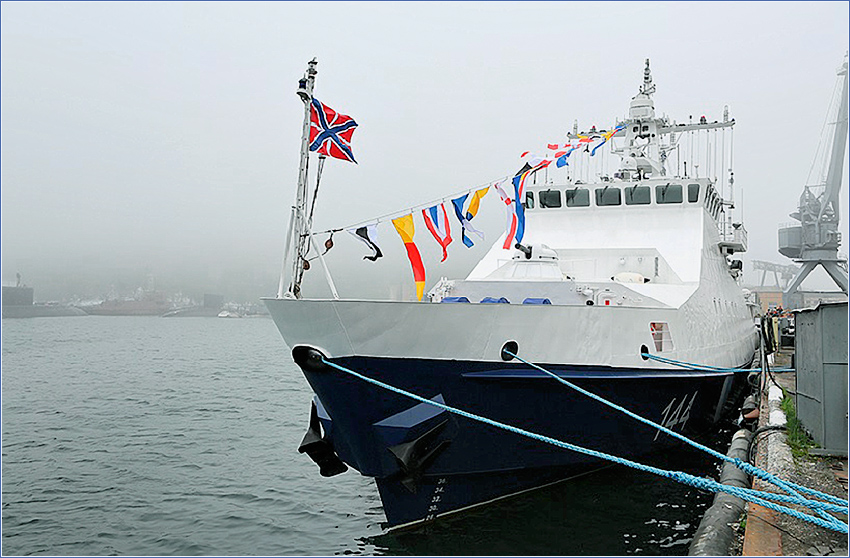 Подъем флага на корабле проекта 22460 «Сапфир»